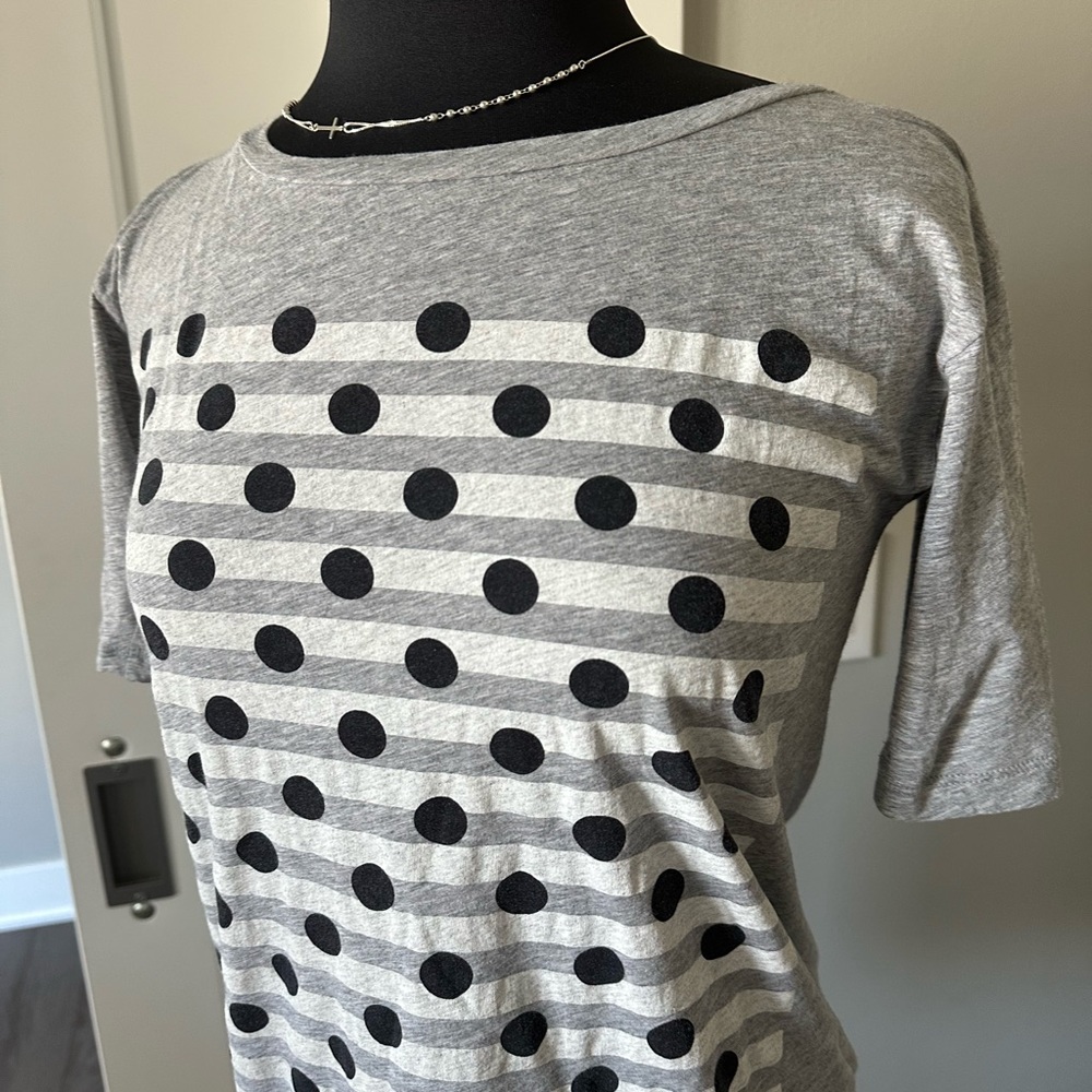 J. Crew | POLKA DOTS 🔵🔵Gray short sleeve top size XS very good condition